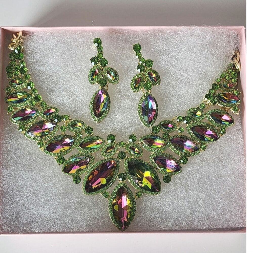 Stunning Sparkling Green Rhinestone & Faux Jewel Bib Necklace & Earrings Set #1